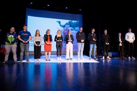 Na mladih šport stoji. Naj športnika Kamnika za leto 2022 Lovro Planko in Tjaša Vrtačič ter ekipa odbojkaric Calcit volleya (23)